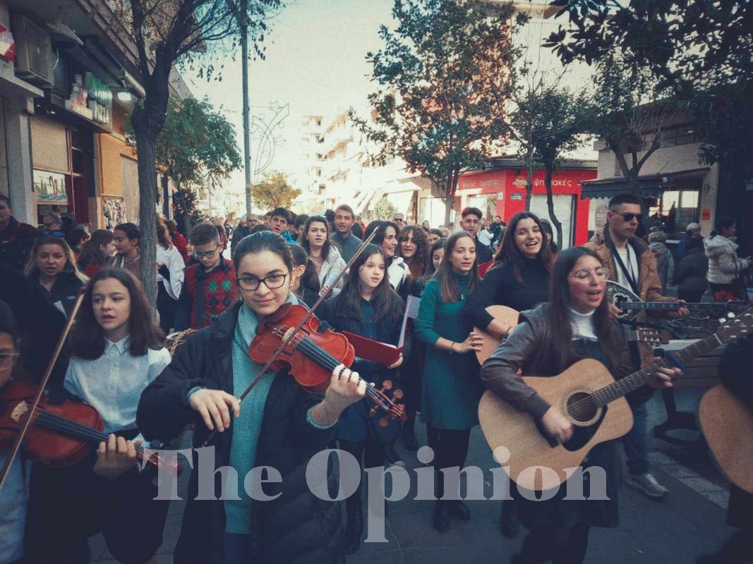 Ο πεζόδρομος της Καλαμαριάς γέμισε με μουσικές της παράδοσης (ΦΩΤΟ)