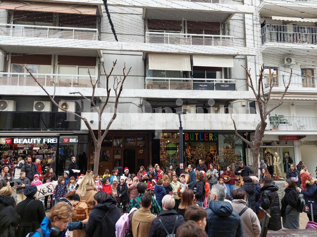 Θεσσαλονίκη: Γέμισε με παιδικές φωνές ο πεζόδρομος της Αγίας Σοφίας για την ενίσχυση της «Σχεδίας» (ΦΩΤΟ+VIDEO)