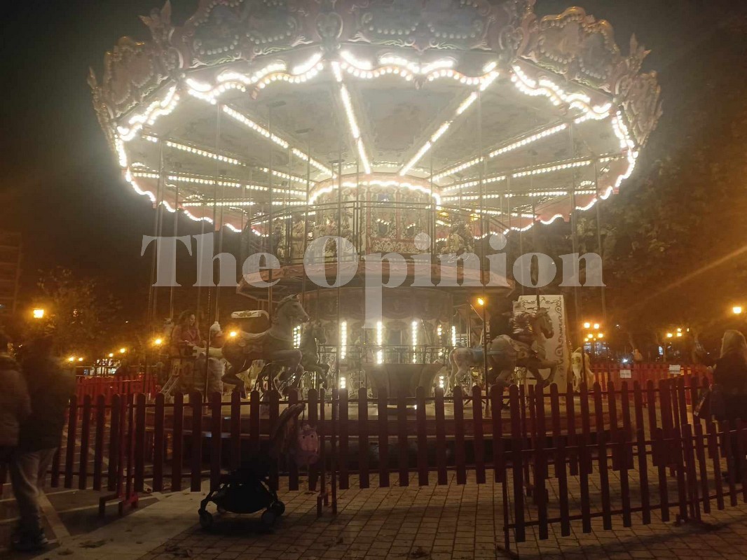 Θεσσαλονίκη: Καρουζέλ, γλυκίσματα, βιβλία – Άνοιξε τις πύλες της η χριστουγεννιάτικη αγορά (ΦΩΤΟ -VIDEO)