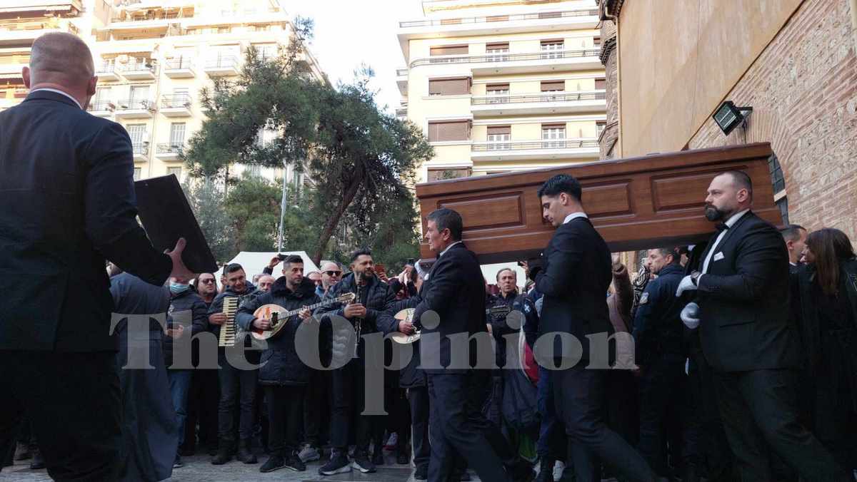 «Νύχτα Ξελογιάστρα»: Ανατριχιάζει το τελευταίο αντίο στον Βασίλη Καρρά (ΦΩΤΟ+VIDEO)