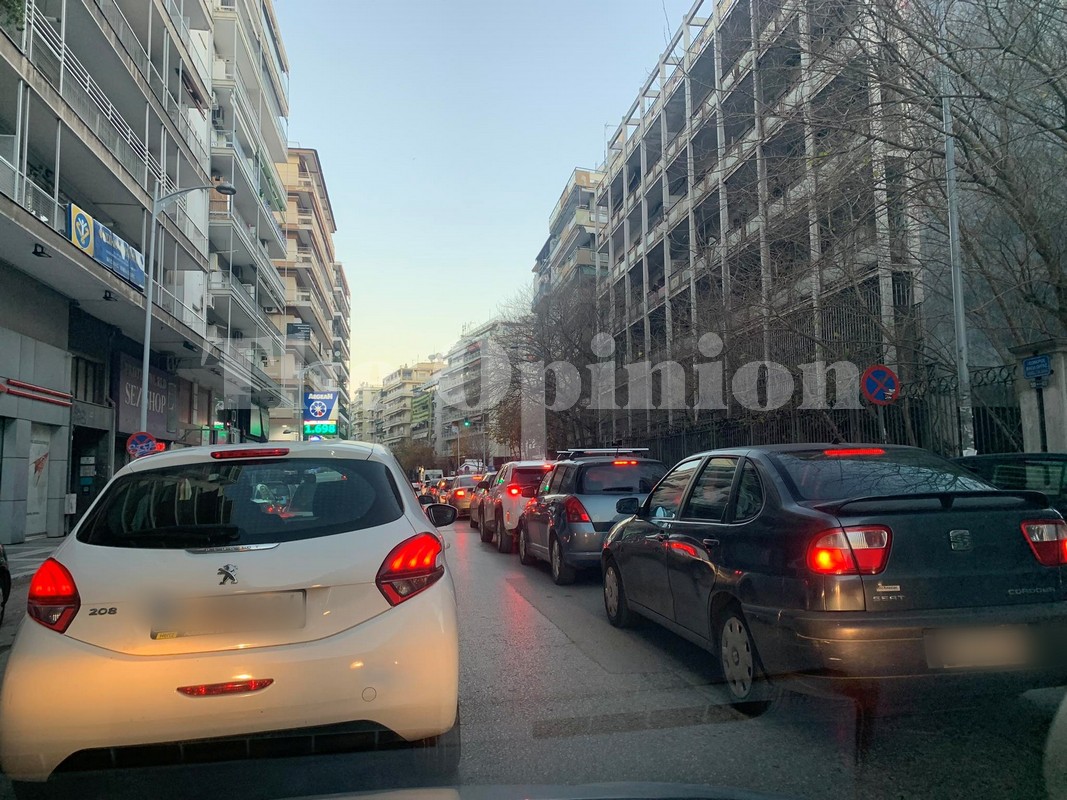 Θεσσαλονίκη: Δυσκολίες αντιμετωπίζουν όσοι κινούνται στο κέντρο (ΦΩΤΟ)