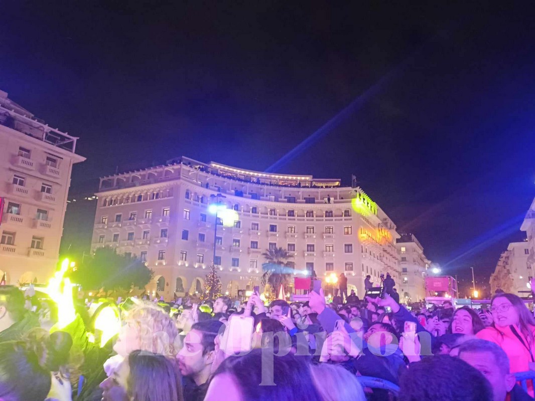 Θεσσαλονίκη: «Φωτιά» στη σκηνή έβαλε ο Γιάννης Πλούταρχος (ΦΩΤΟ – VIDEO)