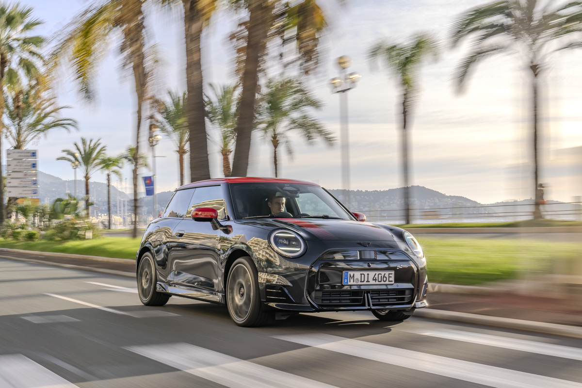 Αμιγώς ηλεκτρικό με σπορ εμφάνιση: Το νέο MINI Cooper SE σε έκδοση JCW