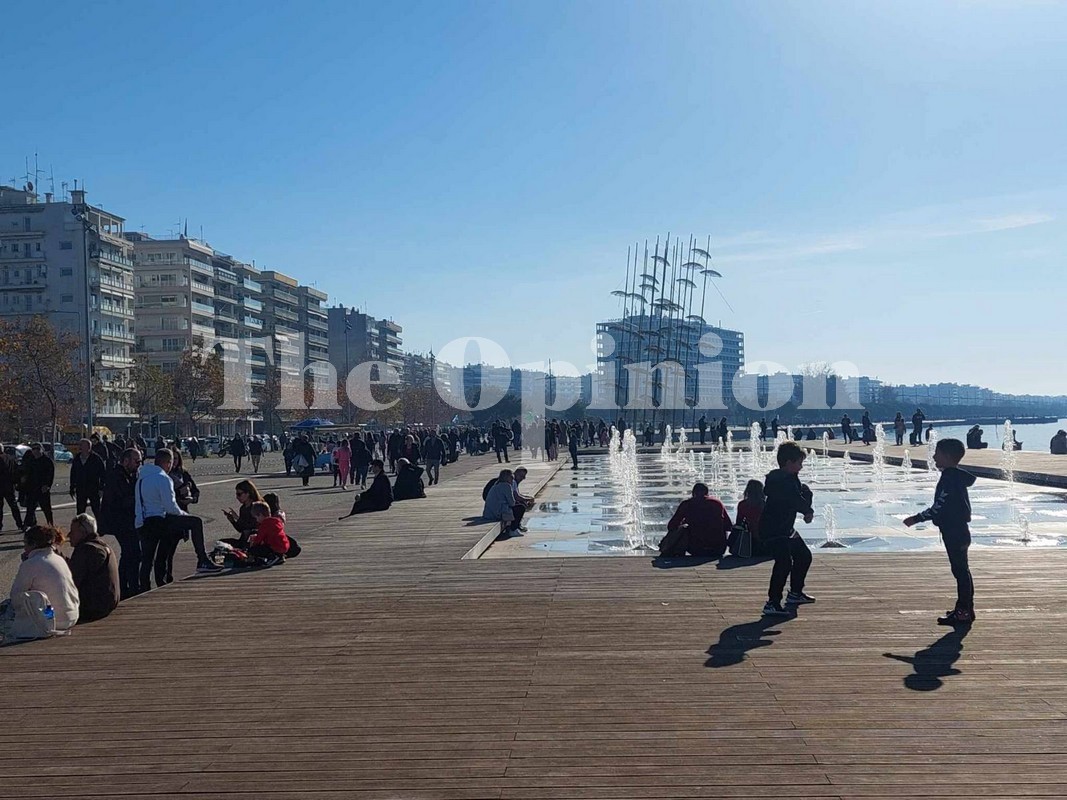 Θεσσαλονίκη: Καφές και βόλτα στη Νέα Παραλία ανήμερα των Χριστουγέννων (ΦΩΤΟ+VIDEO)