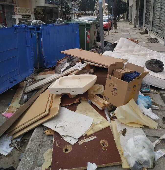 Αγγελούδης για ογκώδη: Ασυνείδητοι επιμένουν να διασύρουν την εικόνα της Θεσσαλονίκης – Νέο σαφάρι για πρόστιμα που τριπλασιάζονται