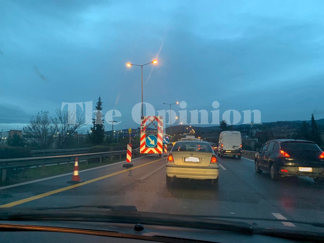 Θεσσαλονίκη: Σύγκρουση δύο οχημάτων στον Περιφερειακό- Ένας τραυματίας