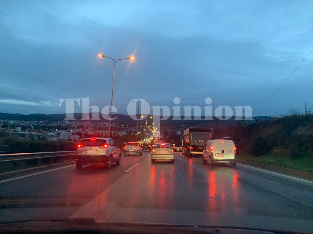 Θεσσαλονίκη: Σύγκρουση τριών αυτοκινήτων στον Περιφερειακό