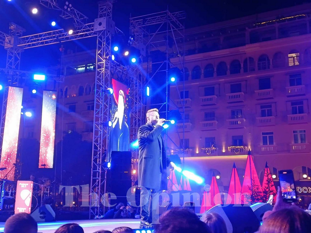 Θεσσαλονίκη: «Φωτιά» στη σκηνή έβαλε ο Γιάννης Πλούταρχος (ΦΩΤΟ – VIDEO)
