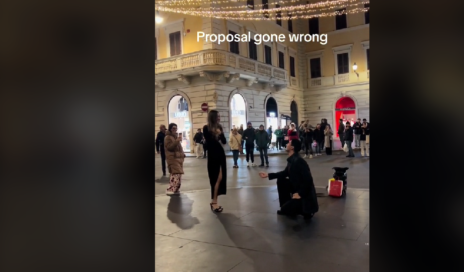 Ψεύτικη η πρόταση γάμου στη Ρώμη που «πήγε στραβά» (VIDEO)