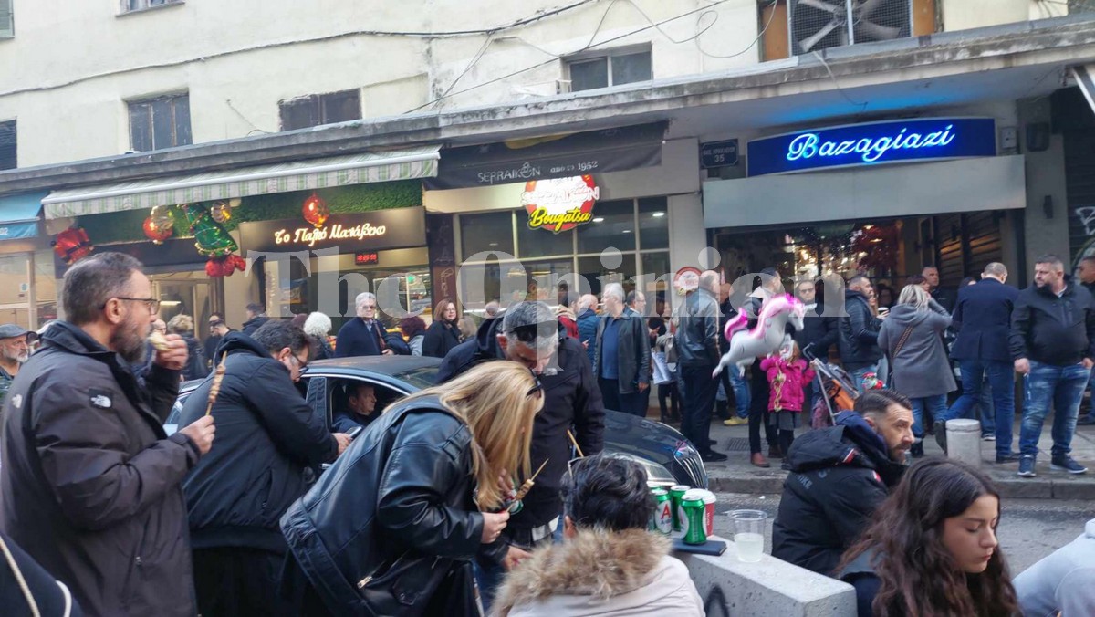 Θεσσαλονίκη: Αυτοσχέδια γλέντια με σουβλάκια και κρασιά σε κάθε γωνιά της πόλης (ΦΩΤΟ-VIDEO)