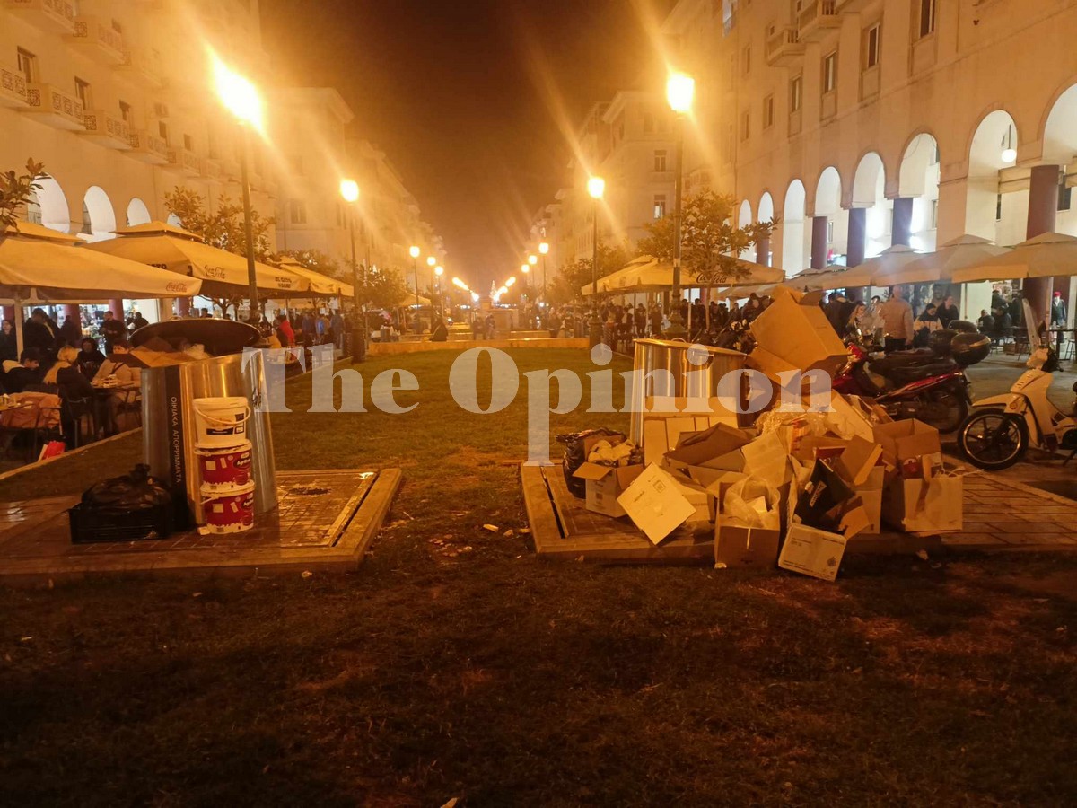 Θλιβερές εικόνες με τα σκουπίδια στην Αριστοτέλους (ΦΩΤΟ)