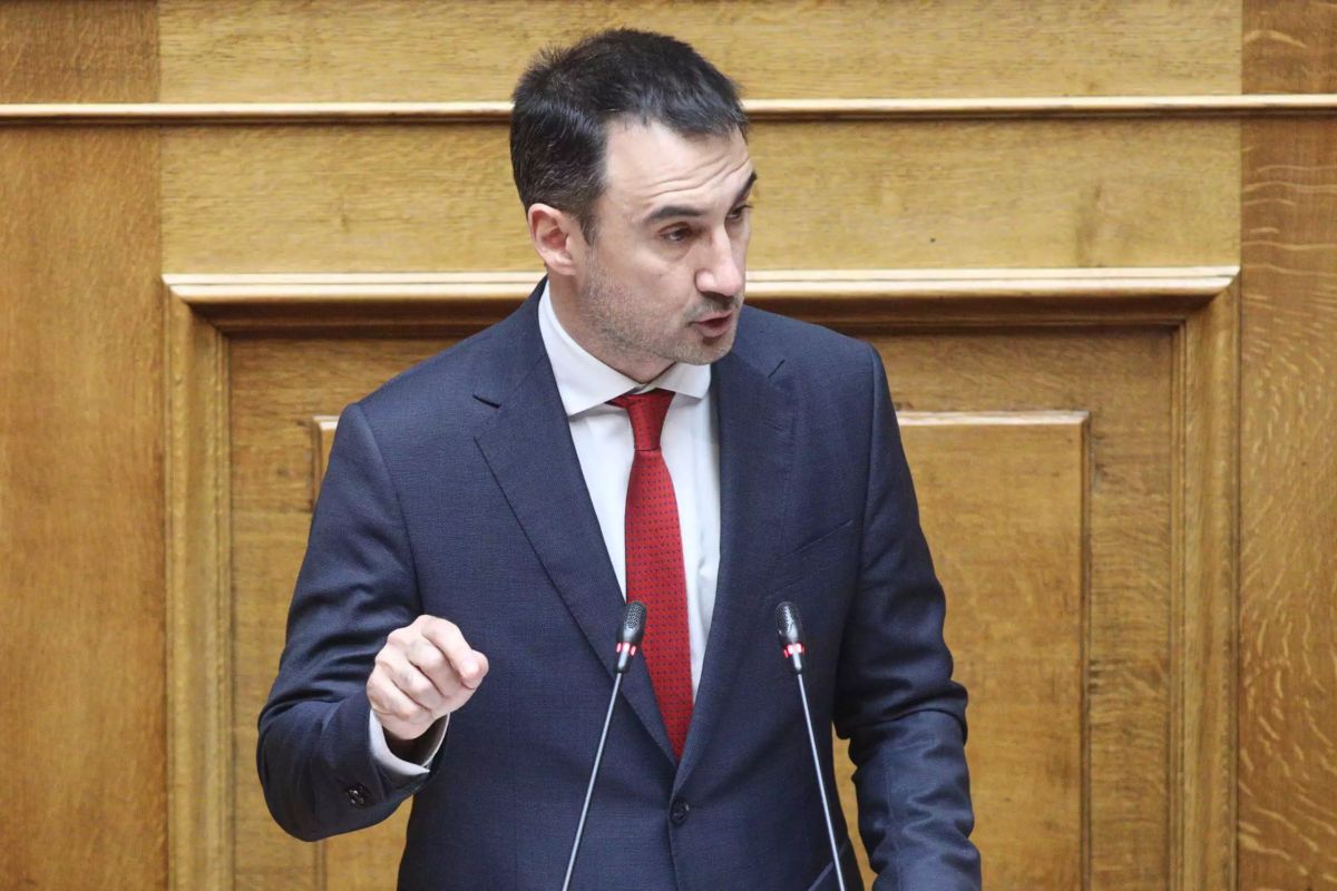 Προϋπολογισμός 2024 – Χαρίτσης: Η ζωή στην Ελλάδα του 2023 είναι συνδεδεμένη με την ανασφάλεια