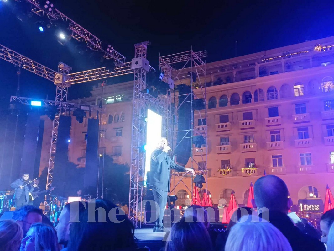 Θεσσαλονίκη: «Φωτιά» στη σκηνή έβαλε ο Γιάννης Πλούταρχος (ΦΩΤΟ – VIDEO)