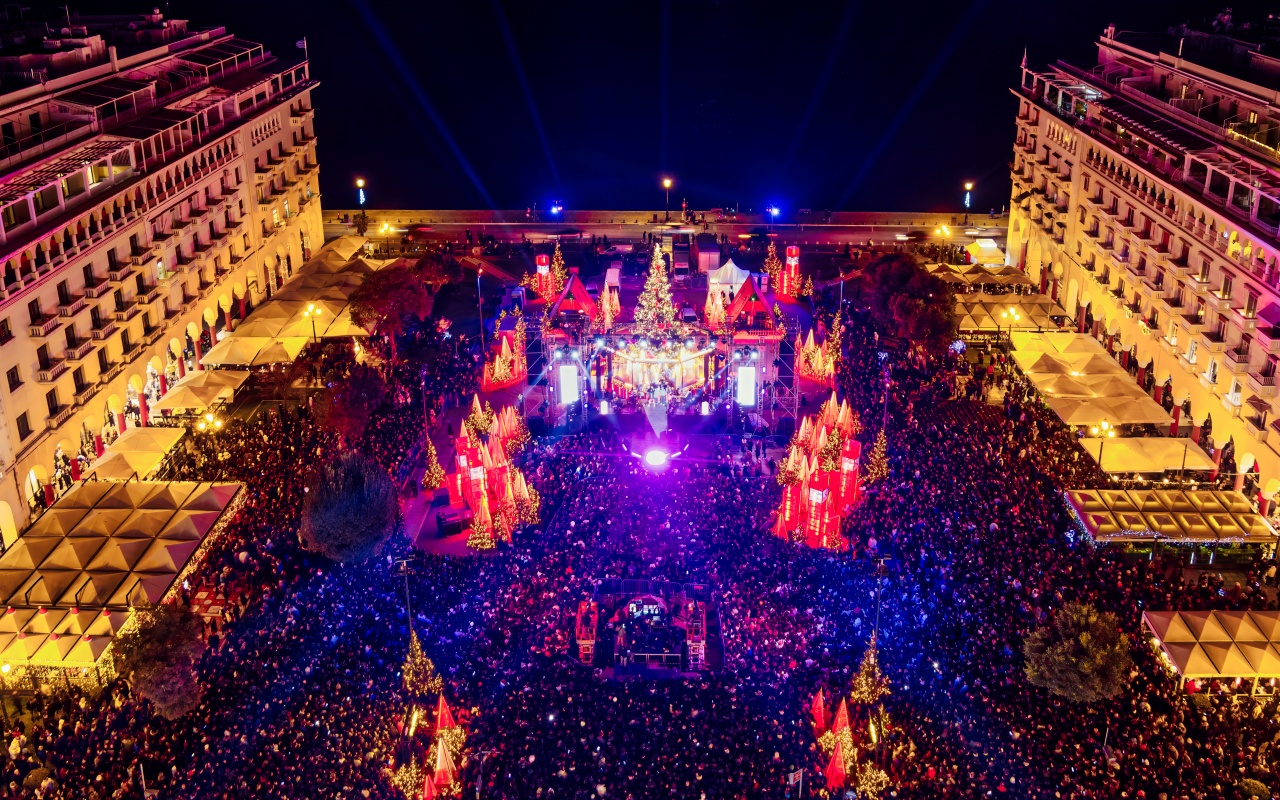 Απόψε το άναμμα του χριστουγεννιάτικου δέντρου στη Θεσσαλονίκη με Χατζηγιάννη και Onirama