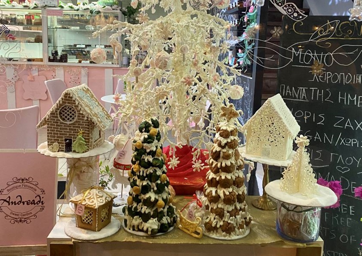 Το μεγαλύτερο χριστουγεννιάτικο δέντρο από… ζαχαρωτά στη Χαλκιδική (ΦΩΤΟ)