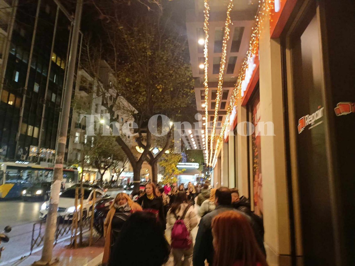 Το ωράριο των καταστημάτων για την περίοδο των Χριστουγέννων