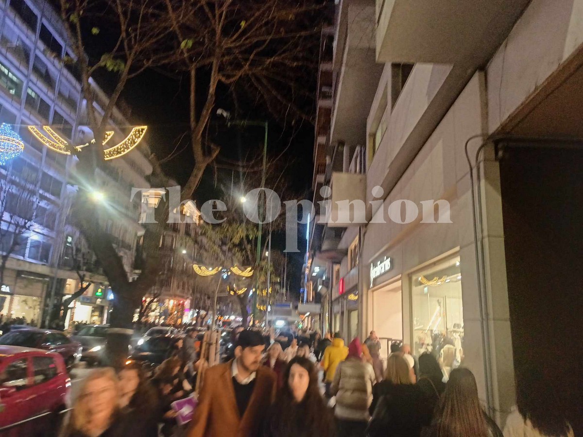 Θεσσαλονίκη: Αυξημένη η κίνηση στα καταστήματα για τα δώρα Χριστουγέννων (ΦΩΤΟ)