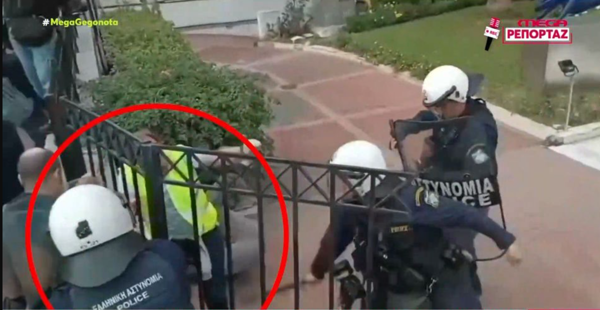 Ξύλο και χημικά έξω από το υπουργείο Εσωτερικών (VIDEO)