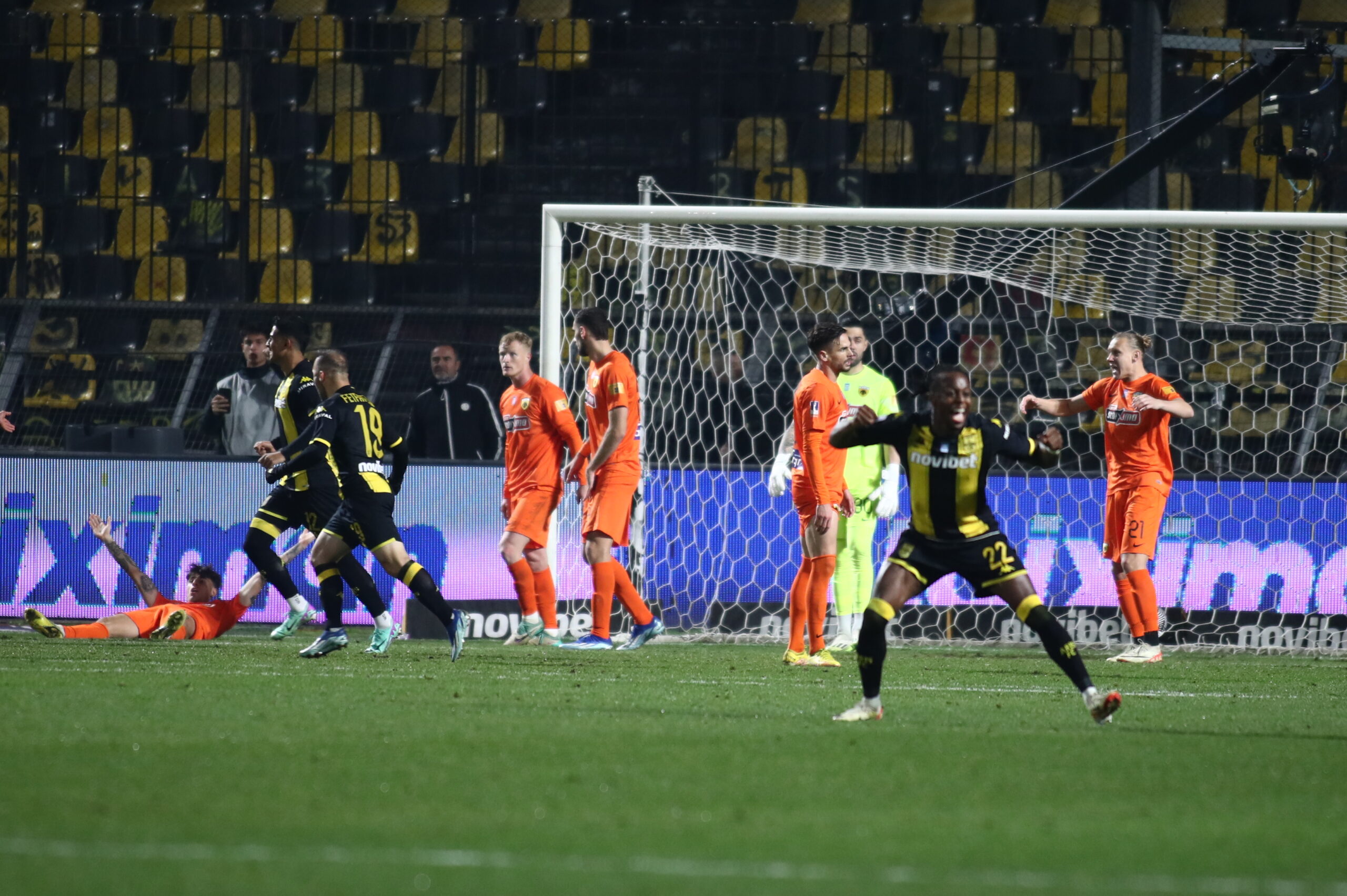 Άρης-ΑΕΚ: Ισοφάριση με την κεφαλιά του Μορόν (video)