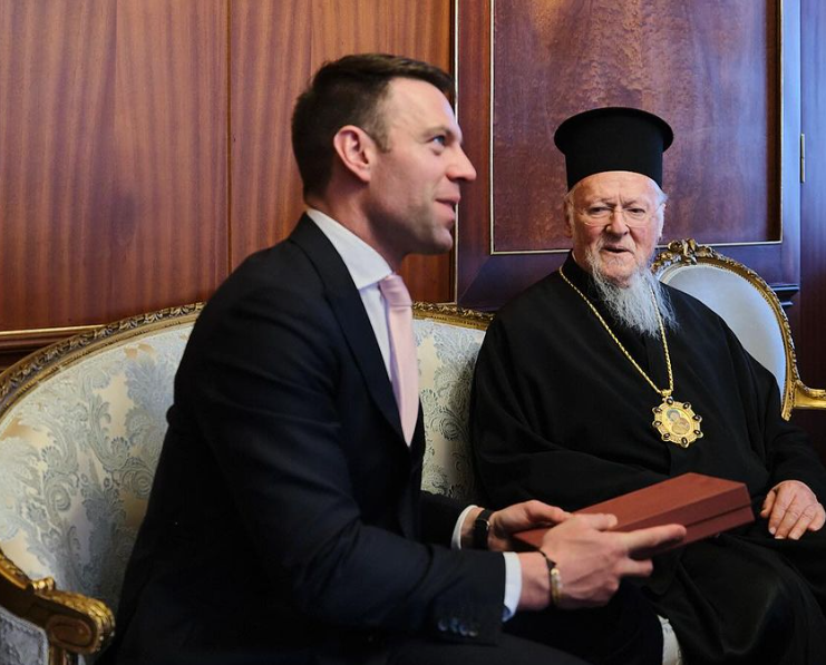 Από τον Πατριάρχη στον Αρχιεπίσκοπο