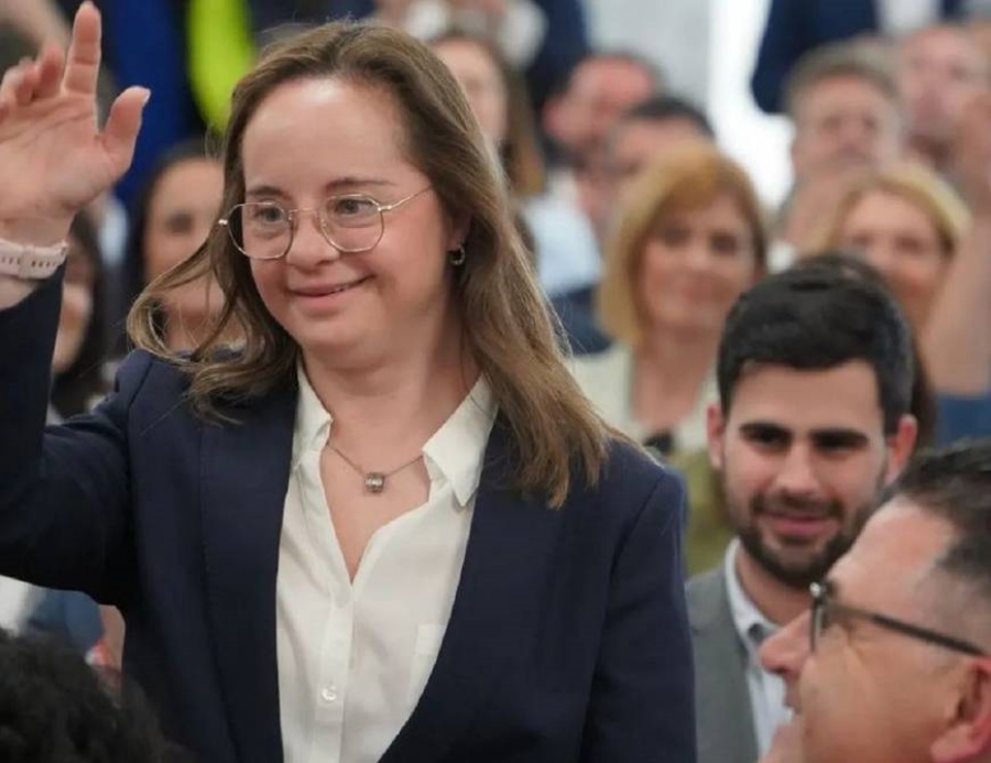 Η Μαρ Γκαλθεράν γράφει ιστορία ως η πρώτη βουλευτής με σύνδρομο Down