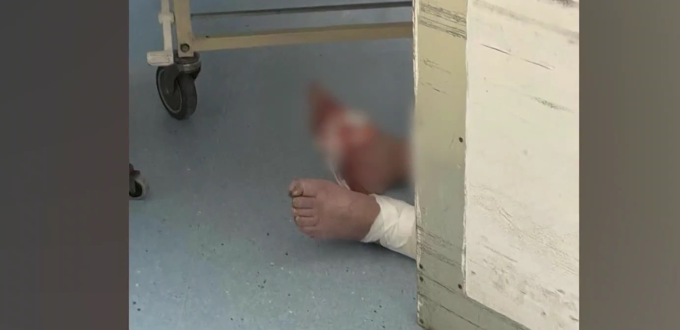 Σε εξέλιξη ΕΔΕ για τον 82χρονο ασθενή που επί ώρες ήταν πεσμένος στο πάτωμα (VIDEO)