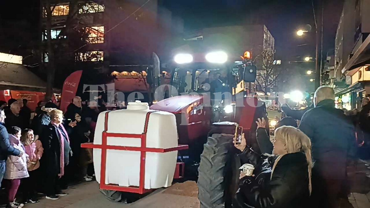 Με τα τρακτέρ στο κέντρο της Καρδίτσας οι αγρότες (ΦΩΤΟ-VIDEO)