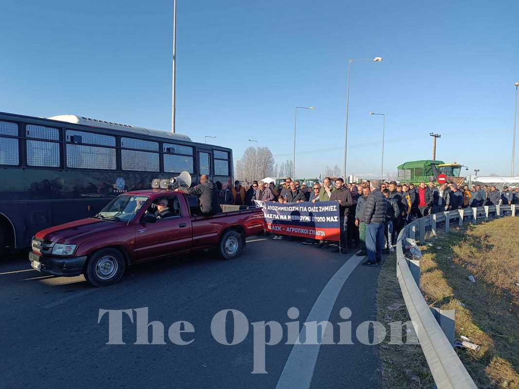 Αγρότες έκλεισαν τον αυτοκινητόδρομο κεντρικής Ελλάδας στην Καρδίτσα (ΦΩΤΟ-ΒΙΝΤΕΟ)