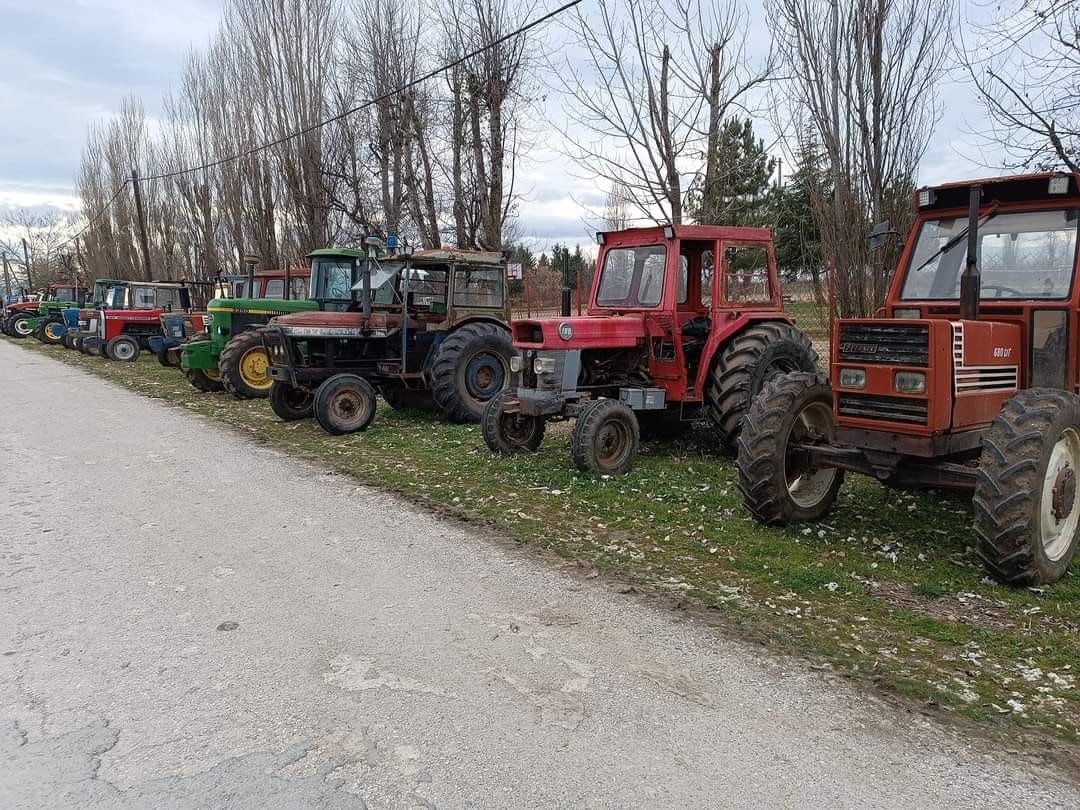 Στον κόμβο της Κουλούρας αγρότες από τη Βέροια