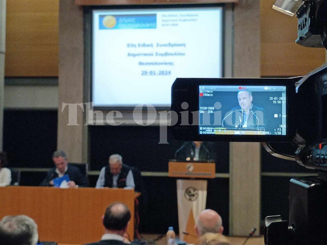 Οι άμισθοι σύμβουλοι του Αγγελούδη