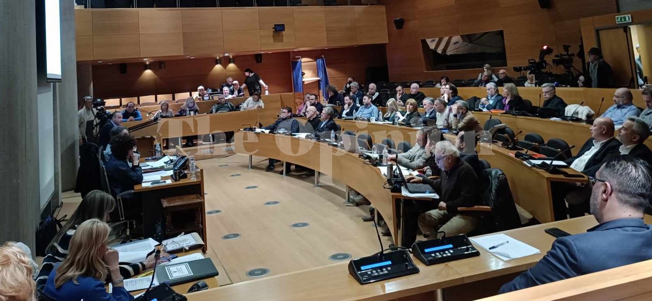 Επίθεση Αγγελούδη σε Ζέρβα: «Ή ψεύδεστε ή ζείτε σε παράλληλο σύμπαν»