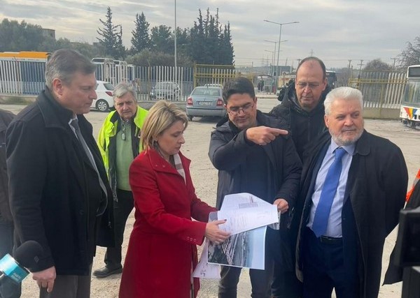 Αυτοψία της Υφυπουργού Υποδομών και Μεταφορών στο αμαξοστάσιο του ΟΑΣΘ στη Σταυρούπολη (ΦΩΤΟ)