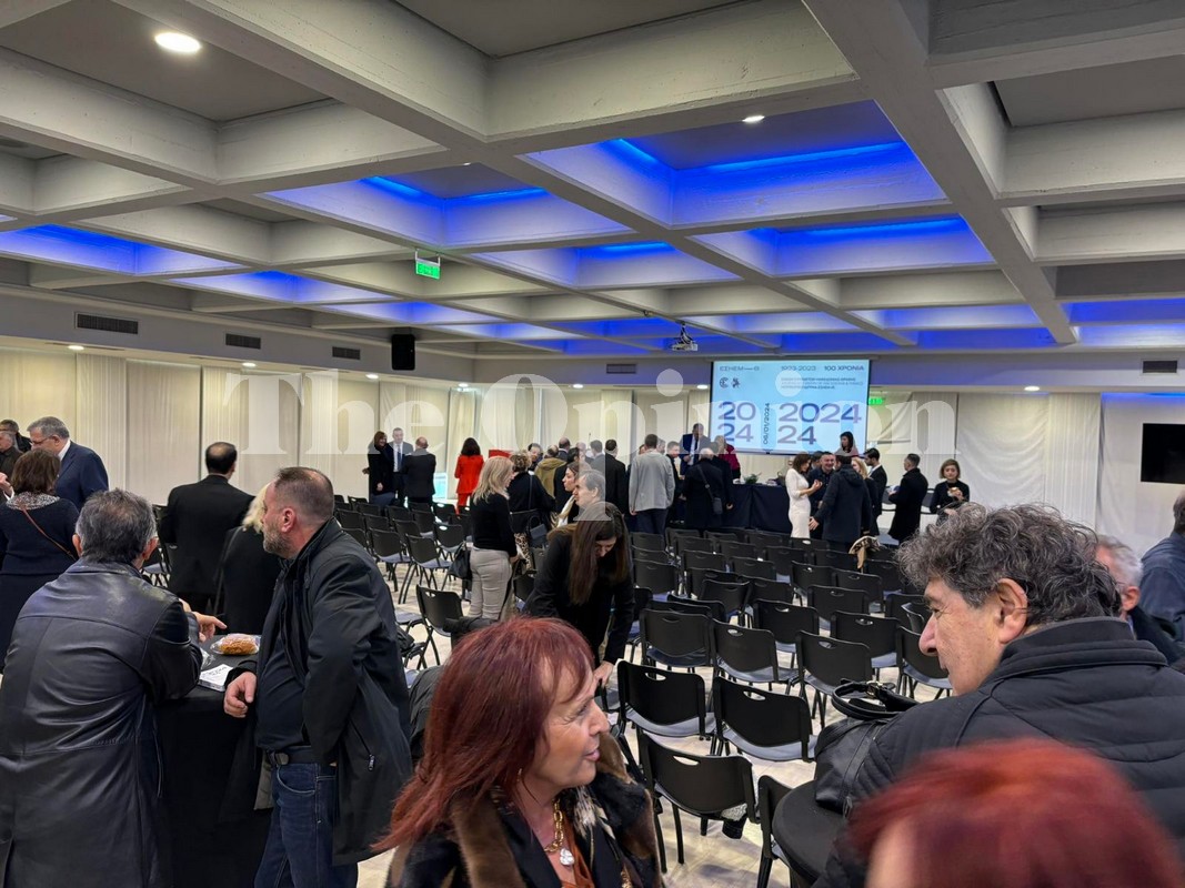 Μετά τον Σταυρό, κοπή βασιλόπιτας μετά… δημοσιογράφων