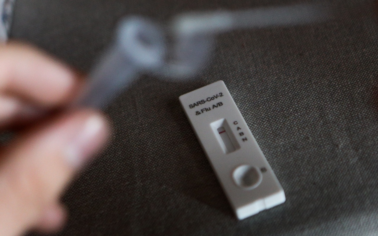 Ποια είναι τα συμπτώματα της υποπαραλλαγής JN.1 του SARS-CoV-2 που εξαπλώνεται ραγδαία