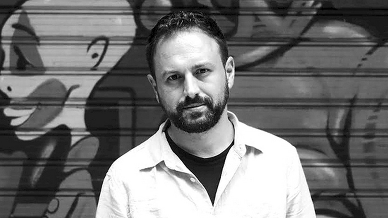 Ποιος είναι ο Κώστας Καρπόζηλος (ΦΩΤΟ)