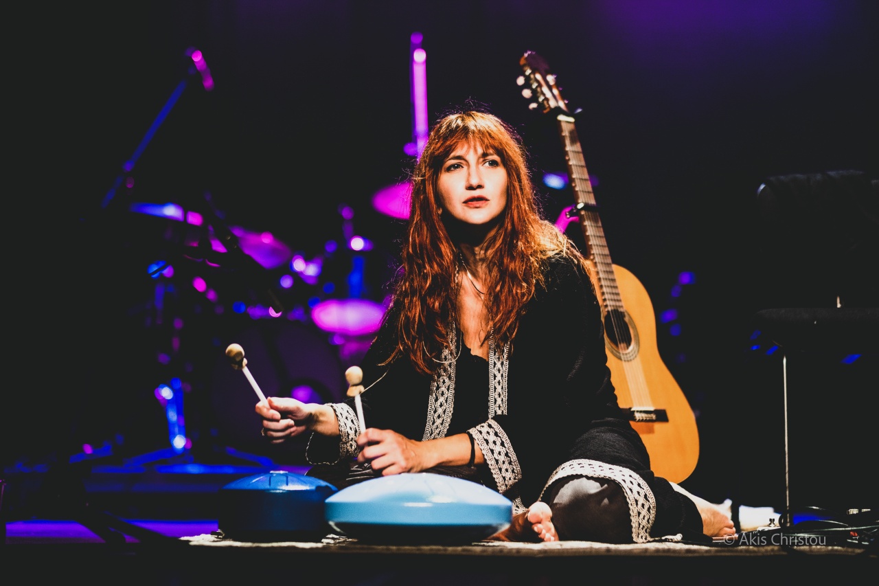 Η Μαρία Παπαγεωργίου τραγουδά Θάνο Μικρούτσικο στη Θεσσαλονίκη