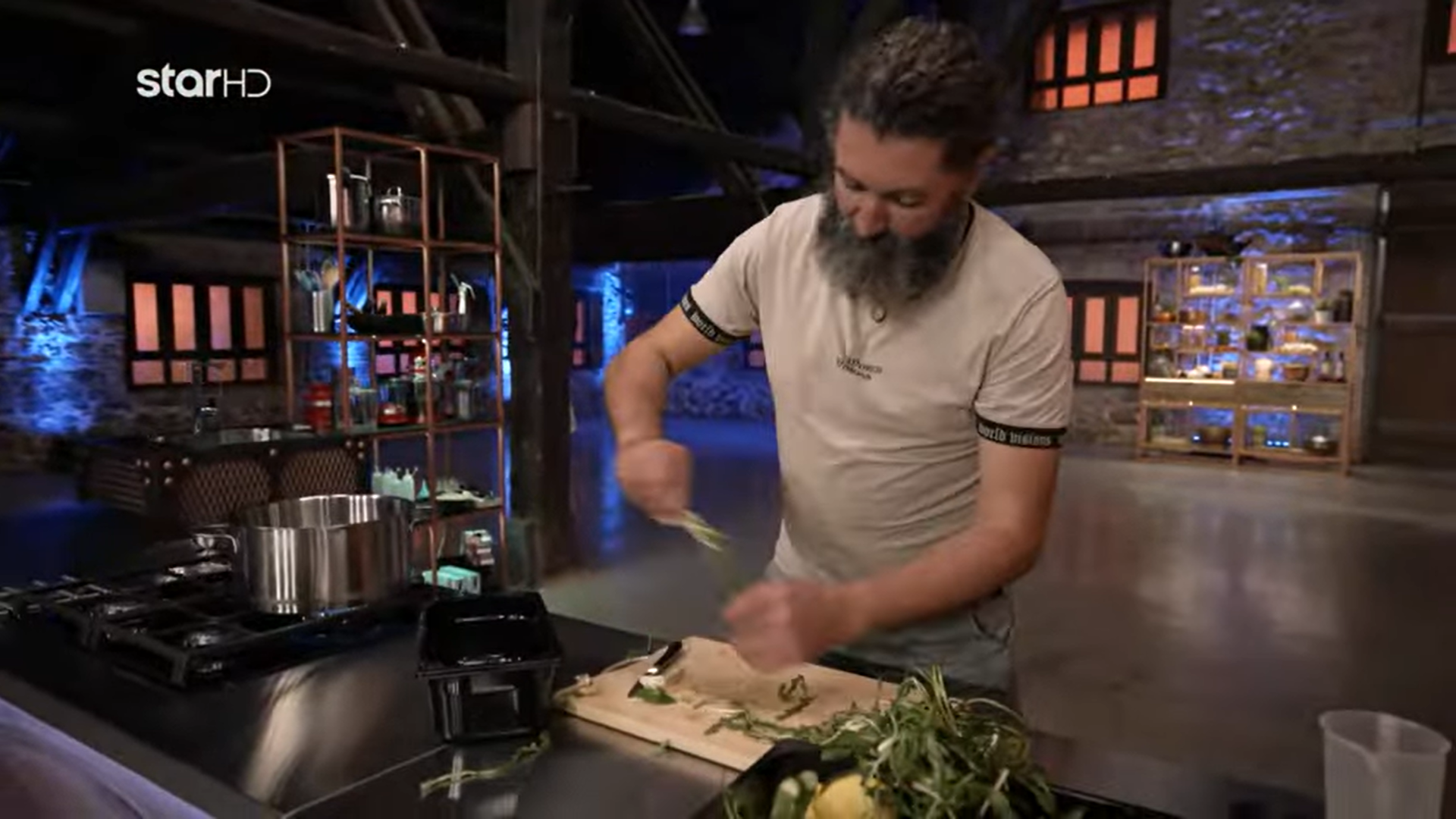 Ξέσπασε το κοινό με παίκτη του MasterChef που δοκίμασε ψάρι και το έβαλε ξανά μέσα στην κατσαρόλα (VIDEO)