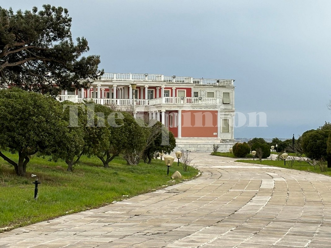 Παραμένει δημόσιο το «Παλατάκι» –  Παρουσία του πρωθυπουργού η υπογραφή του μνημονίου