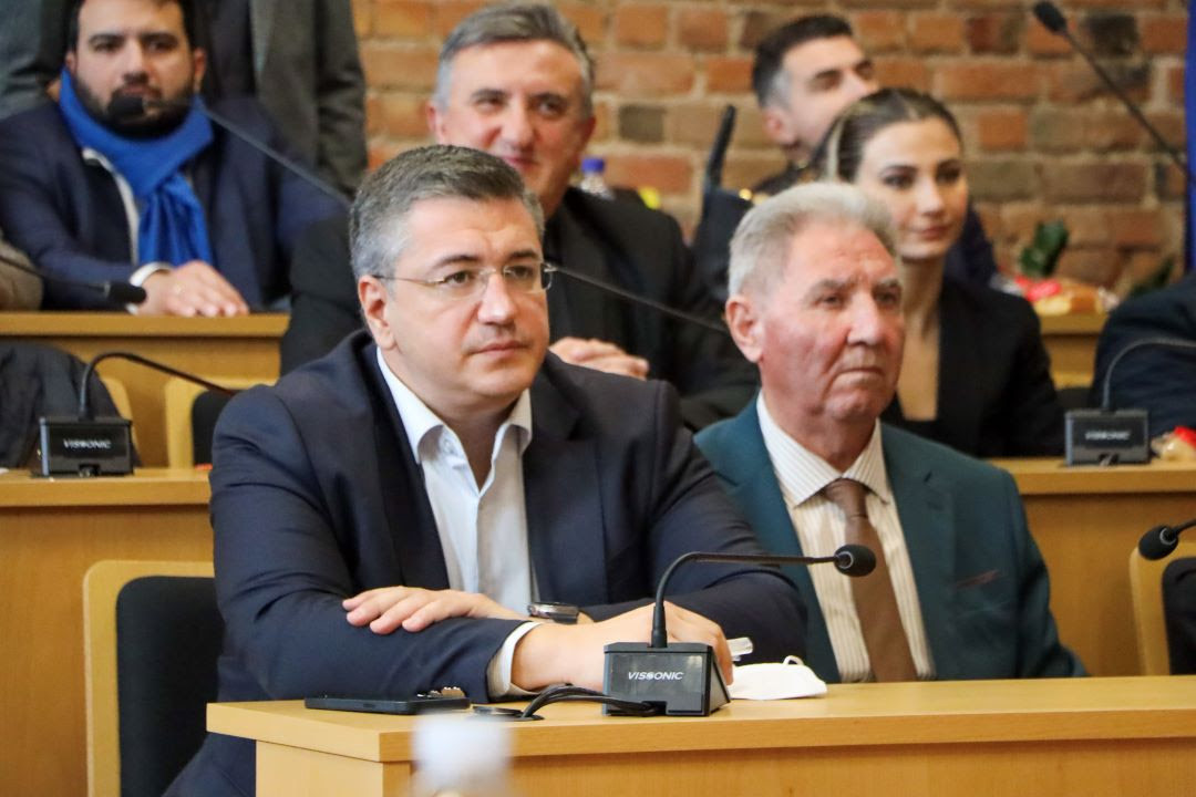 Κάτι αλλάζει ο Τζιτζικώστας