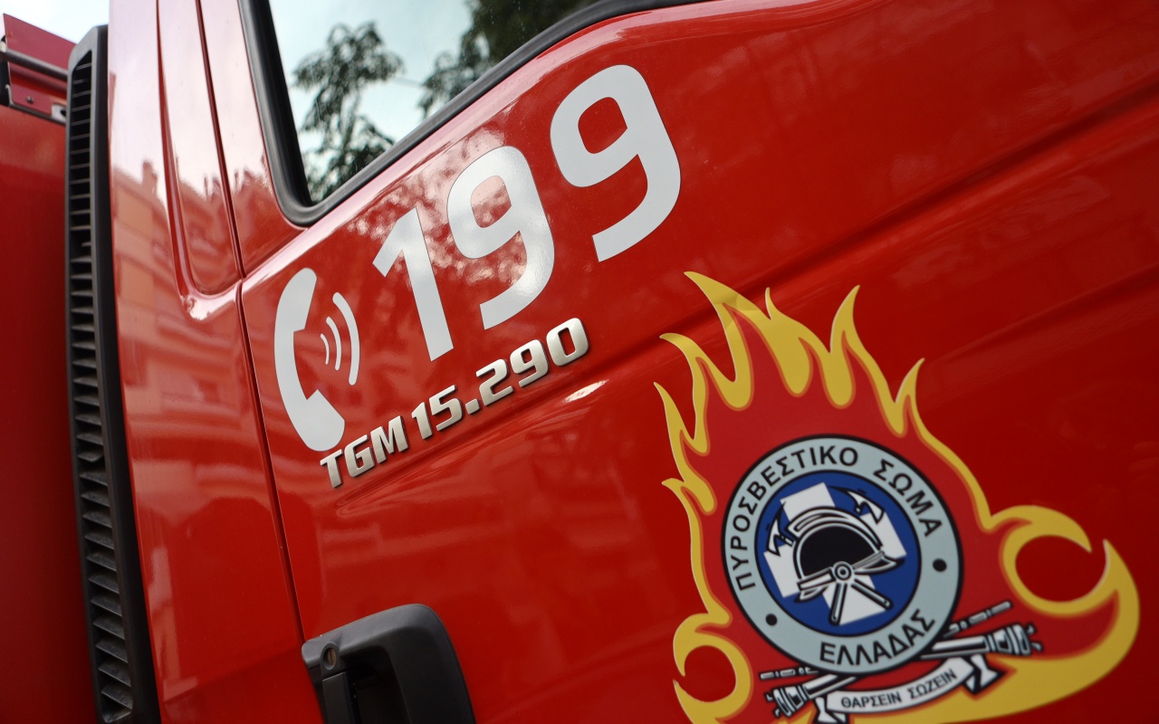 Φωτιά σε καφέ στον Κέδρινο Λόφο – Άμεση κινητοποίηση της Πυροσβεστικής