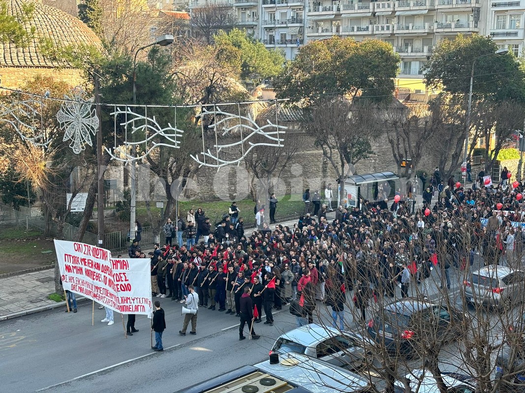 «Όχι στα ιδιωτικά πανεπιστήμια»: Συλλαλητήριο φοιτητών – εκπαιδευτικών στη Θεσσαλονίκη (VIDEO)