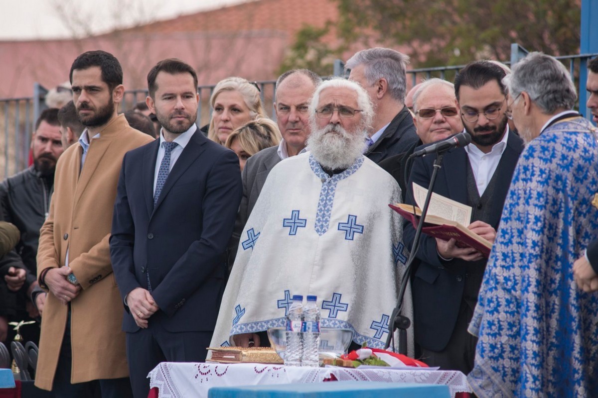 Εκατοντάδες πιστοί στον αγιασμό των υδάτων στο δημοτικό κολυμβητήριο Παύλου Μελά (ΦΩΤΟ-VIDEO)