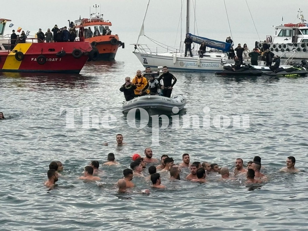 Θεοφάνεια: Τι ώρα θα γίνει η ρίψη του Σταυρού στο Λιμάνι – Οι τελετές σε άλλους δήμους