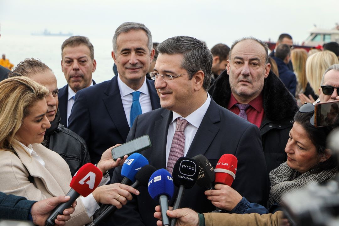 Ο Απόστολος Τζιτζικώστας έδωσε το «παρών» στην τελετή αγιασμού των υδάτων στο Λιμάνι της Θεσσαλονίκης
