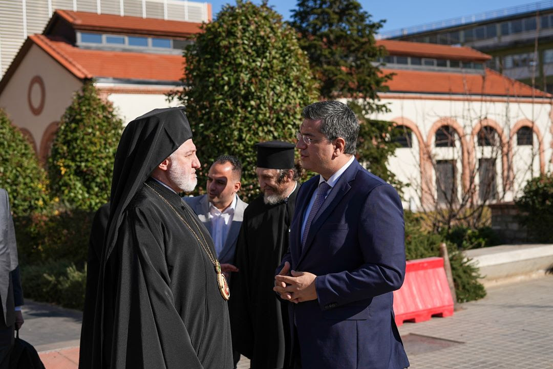 Συνάντηση Τζιτζικώστα – Ελπιδοφόρου -«Μεγάλη η συγκίνηση, γνωριζόμστε χρόνια (ΦΩΤΟ)