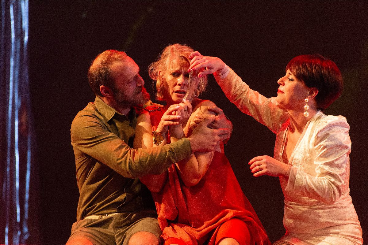 ΚΘΒΕ: Τελευταίες παραστάσεις για τη «Λυσσασμένη Γάτα» του Τένεσι Ουίλιαμς