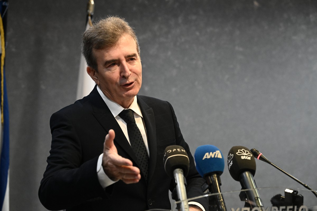 Χρυσοχοΐδης: Προτεραιότητα του υπουργείου είναι η ενίσχυση της Τροχαίας