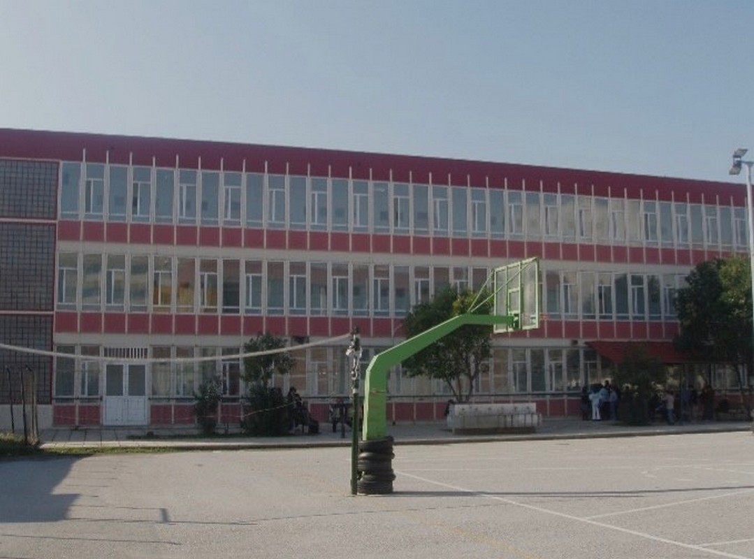 Κλείνουν τα σχολεία, ξεκινούν ανακαινίσεις