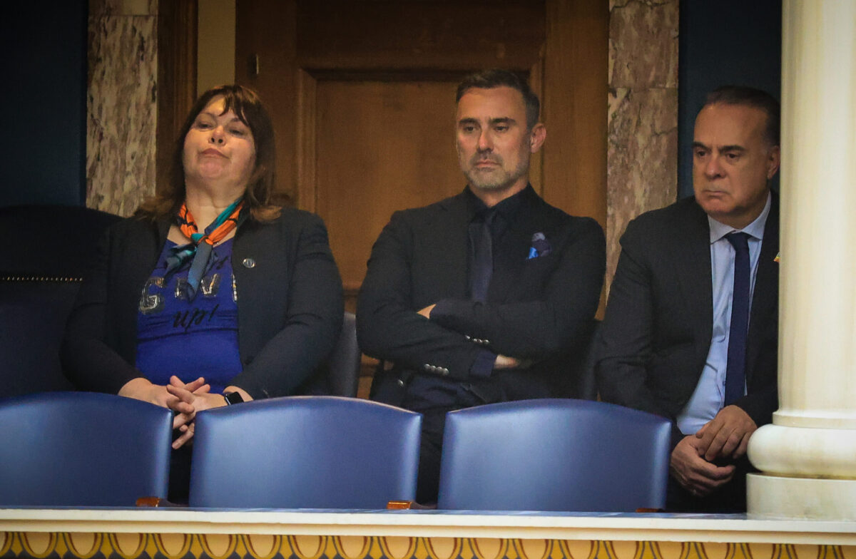 Γάμος ομοφύλων: Στα θεωρεία της Βουλής Καπουτζίδης – Σεργουλόπουλος (ΦΩΤΟ)