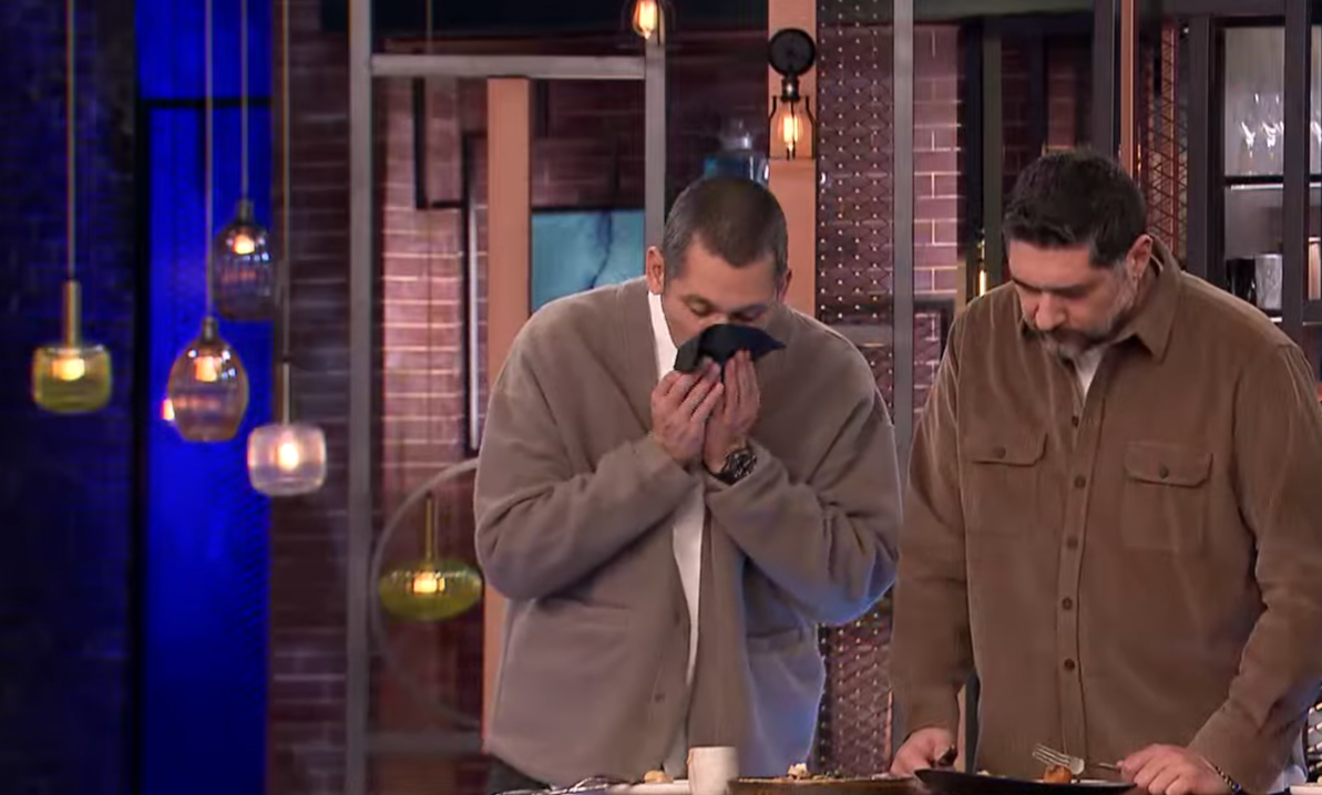 «MasterChef»: Έφτασε στα όρια του ο Σωτήρης Κοντιζάς και έφτυσε το φαγητό στη χαρτοπετσέτα (VIDEO)